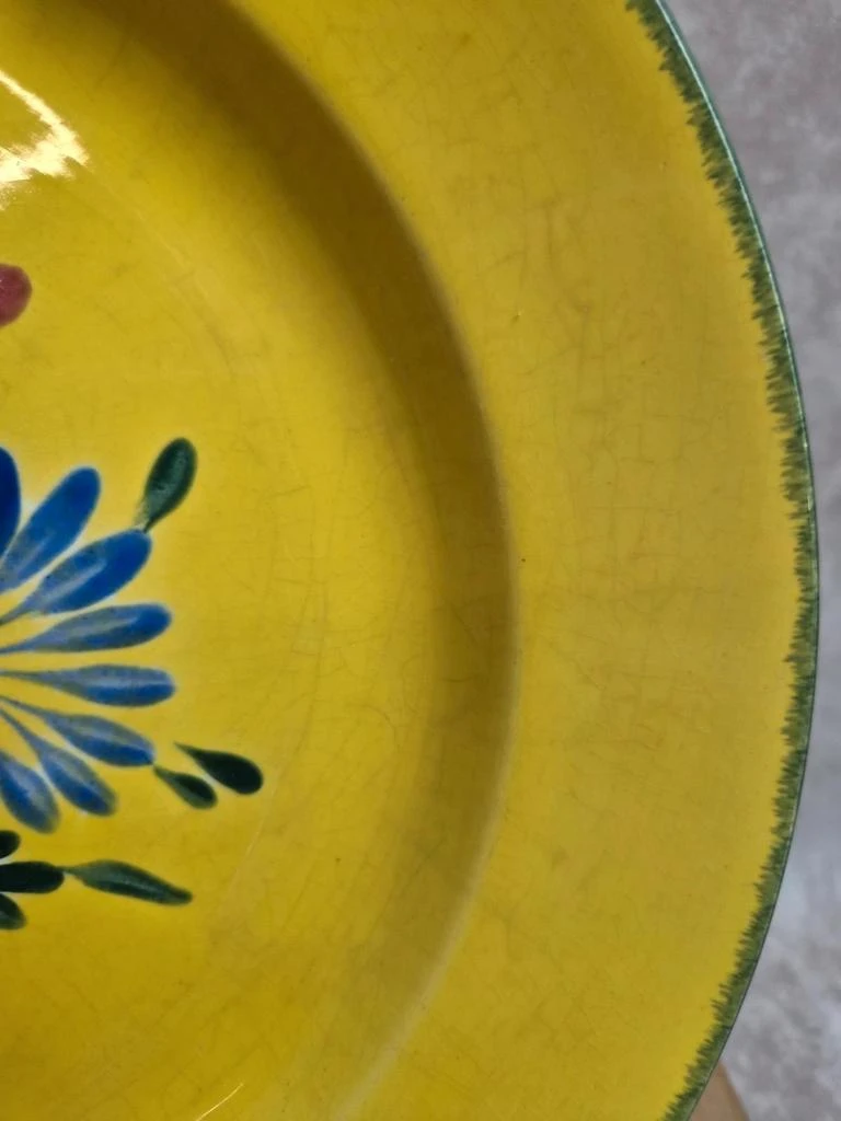 Plato grande redondo Nidervillier amarillo con decoración floral – photo 3